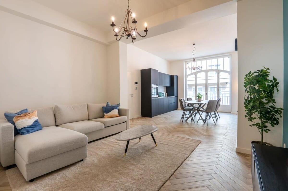 Beautiful Renovated Apartment In An Authentic Building Остенде Экстерьер фото